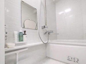 ◎白を基調にした明るく清らかなバスルームへ