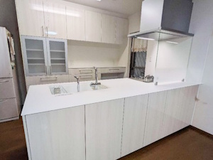 ◎透明感が美しい、機能性を兼ね備えた明るいキッチンへ