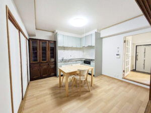 ◎和室から洋室へ。遮音フロアとクロス更新で、明るさと階下への安心を両立した内装リフォーム