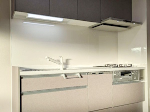 ◎グレー×ピンクで彩る、やさしく華やかなキッチン