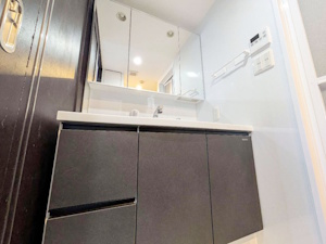 ◎特殊サイズも1cm刻みで解決！リジャストで叶える、隙間なしのモダンな洗面リフォーム