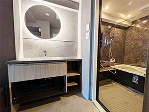 ●毎日が特別になる。グレー×ブラックのホテルライクなサニタリー空間