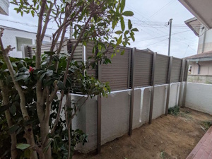 ◎生垣を撤去しアルミフェンスへ。メンテナンスフリーですっきり広々としたお庭に