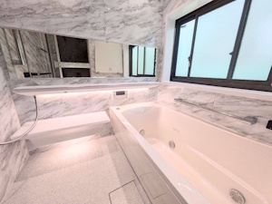 ◎やさしい光に包まれる、大理石調の癒し空間