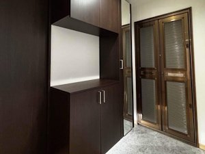 ◎間接照明が映える 木目が美しい上質な玄関空間